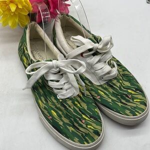 Bucket Feet Camouflage Artist Designed Footwear Sz 9. SNK2233